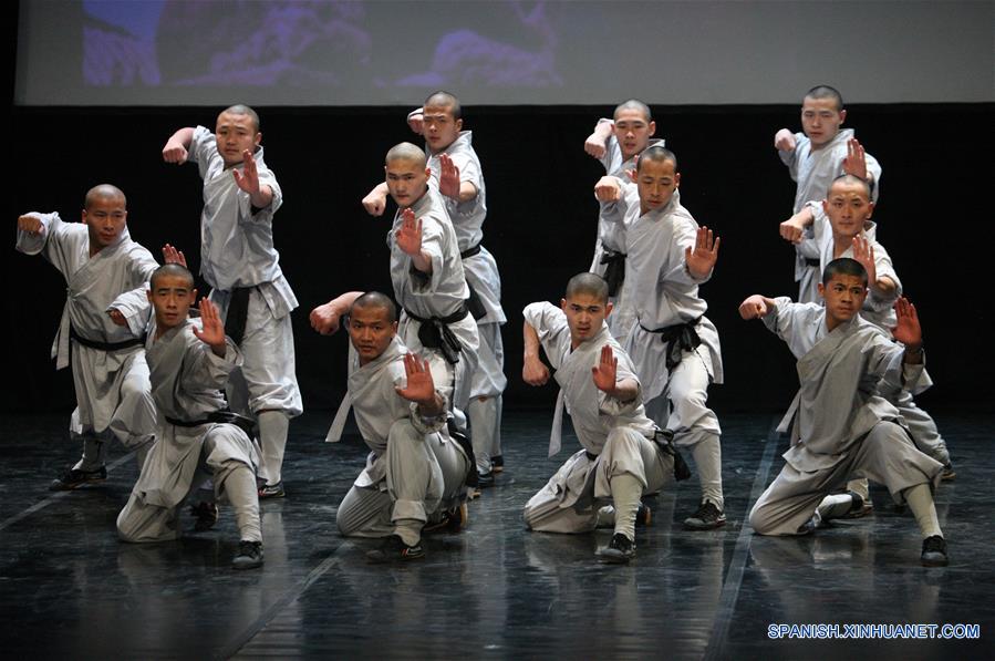 Monjes chinos realizan presentación de artes marciales Shaolin en Chipre