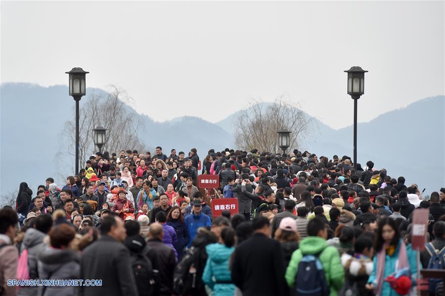 Lago del Oeste recibe un total de 632,500 turistas en vacaciones del A?o Nuevo Lunar chino