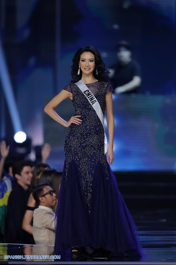 Li Zhenying, Miss China, desfila durante el 65 concurso Miss Universo en la ciudad de Pasay, Filipinas, el 30 de enero de 2017. La representante de Francia, Iris Mittenaere, se coronó como Miss Universo 2016. (Xinhua/Rouelle Umali)