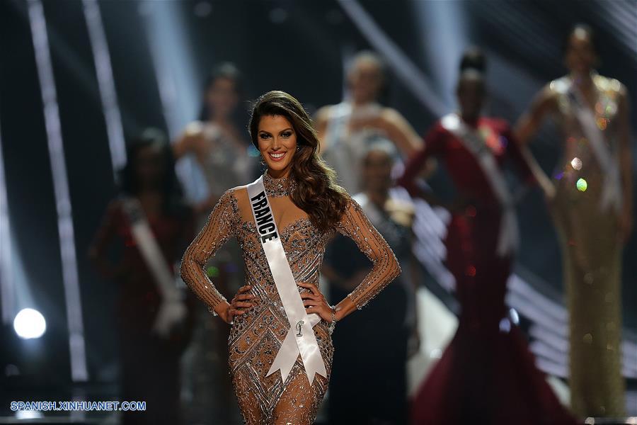 Iris Mittenaere, Miss Francia, desfile durante el 65 concurso Miss Universo en la ciudad de Pasay, Filipinas, el 30 de enero de 2017. La representante de Francia, Iris Mittenaere, se coronó como Miss Universo 2016. (Xinhua/Rouelle Umali)