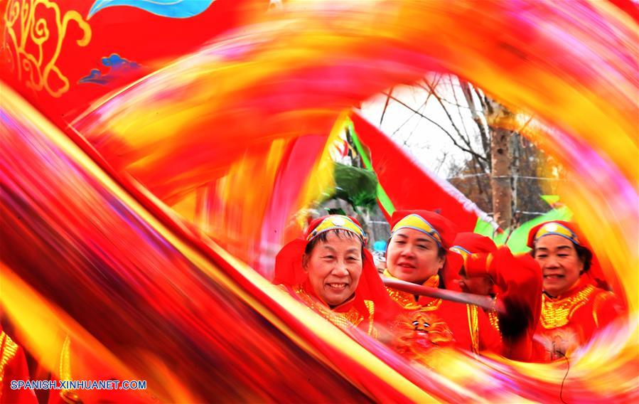 Hubei: Concurso de danzas de dragón y de león en Wuhan