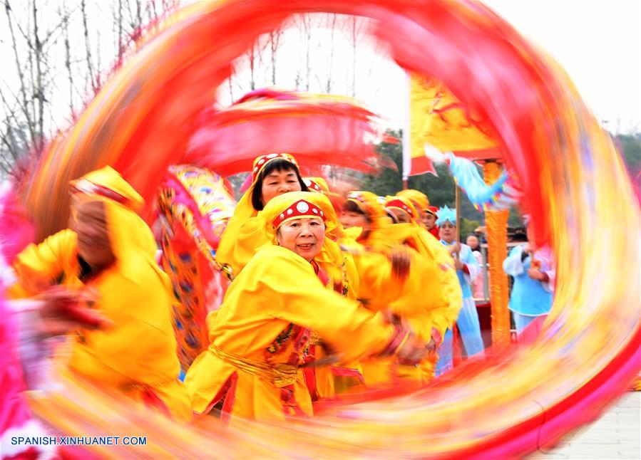 Hubei: Concurso de danzas de dragón y de león en Wuhan