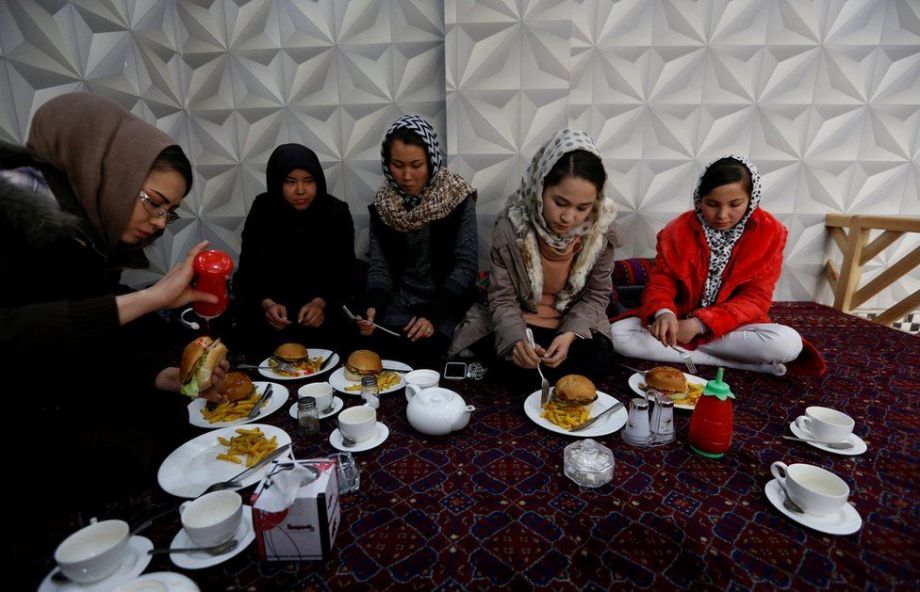 Mujeres afganas entrenan artes marciales chinas en Kabul