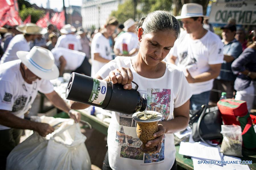 Protestas de productores yerbateros en Buenos Aires