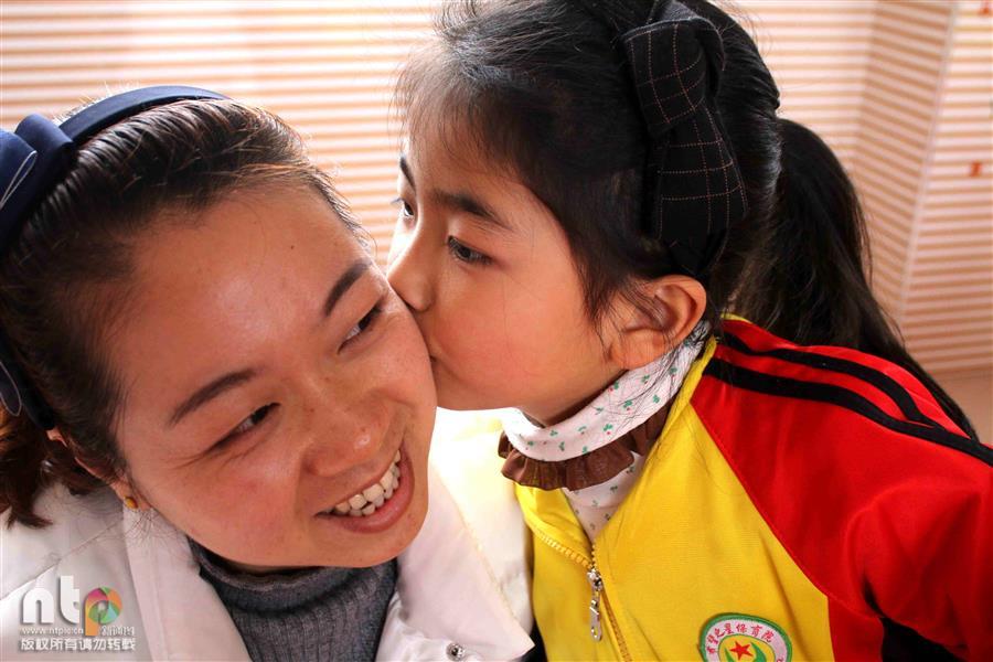 “Te amo, mamá”, ni?os de guardería felicitan a sus madres por el Día Internacional de la Mujer