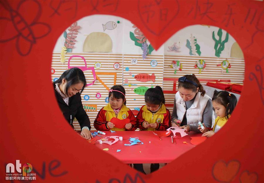 “Te amo, mamá”, ni?os de guardería felicitan a sus madres por el Día Internacional de la Mujer