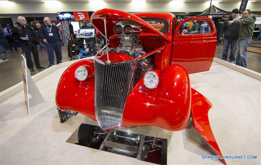 Un automóvil modificado es mostrado durante la tercera edición de la Exhibición de Automóviles Personalizados y Automovilismo Motorama Toronto, en la ciudad de Toronto, Canadá, el 11 de marzo de 2017. De acuerdo con información de la prensa local, la exhibición Motorama Toronto se celebra del 10 al 12 de marzo este a?o, y se muestran al público cientos de automóviles modificados y vehículos de carreras. (Xinhua/Zou Zheng)