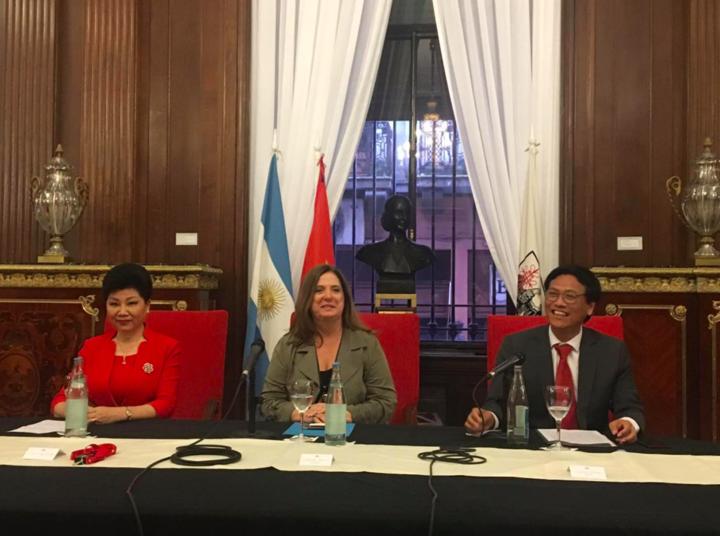 Tang Qinghui, portavoz china de Maradona, recibe la distinción de "Ciudadana de Honor" de Buenos Aires