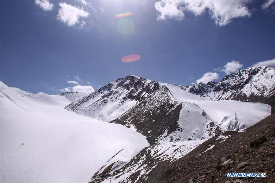 Científicos chinos supervisan la salud del glaciar en Tianshan