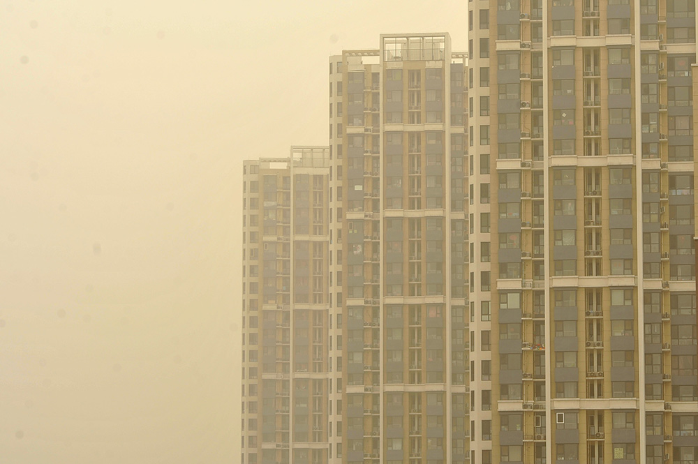 Beijing emite alerta azul por tormenta de arena