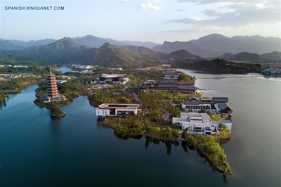 Vista aérea de un paisaje del punto de veraneo del lago Yanqi