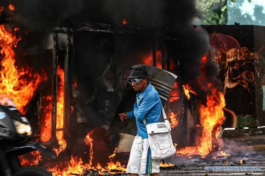 Presidente venezolano responsabiliza a diputado por violencia en protestas