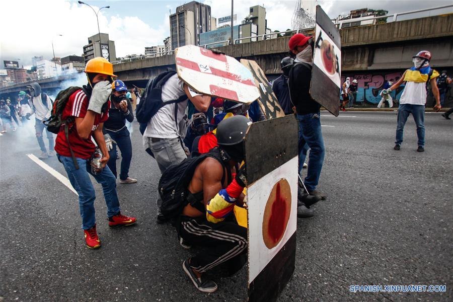 Presidente venezolano responsabiliza a diputado por violencia en protestas