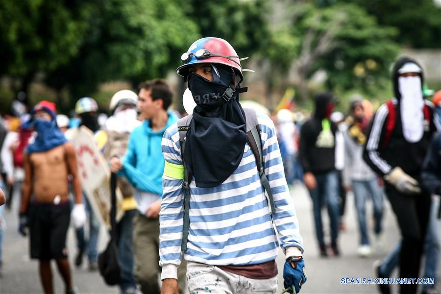 Presidente venezolano responsabiliza a diputado por violencia en protestas