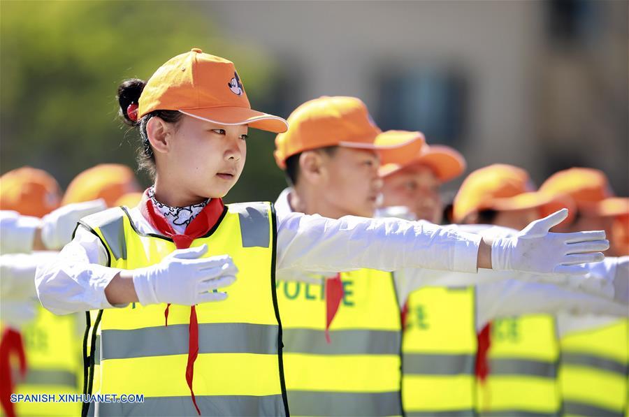 Concurso de ejercicios de ademanes de policía de tránsito en Hohhot