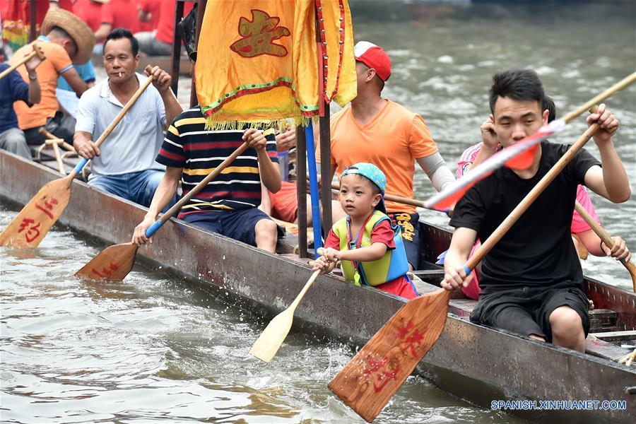 Actividad de botes de dragón, en Guangzhou