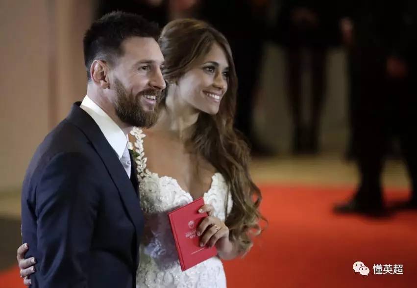 Messi contrae matrimonio con la madre de sus hijos