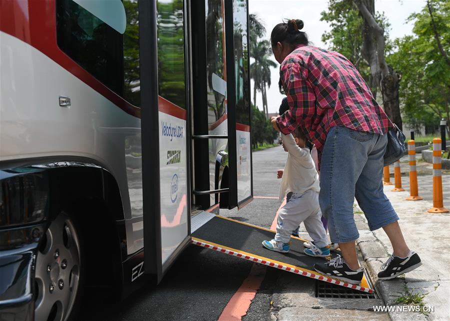 Primer autobús sin conductor comienza las pruebas en Taipei