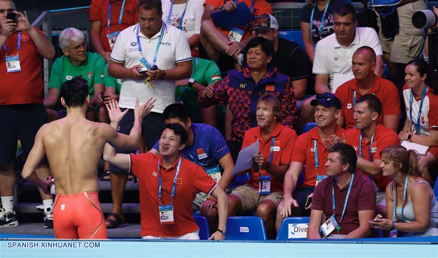 Sun Yang de China obtiene primer título en 200m estilo libre en Campeonato Mundial