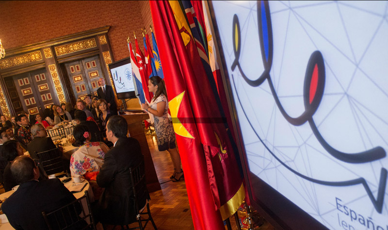 Xie Shijia, estudiante de periodismo de la provincia de Fujian, intervino durante la ceremonia de bienvenida ofrecida por las autoridades colombianas. (Foto: Cancillería de Colombia)