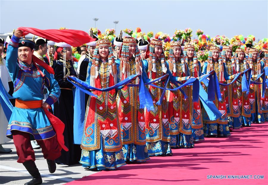 Máximo asesor político chino entrega obsequios a Mongolia Interior