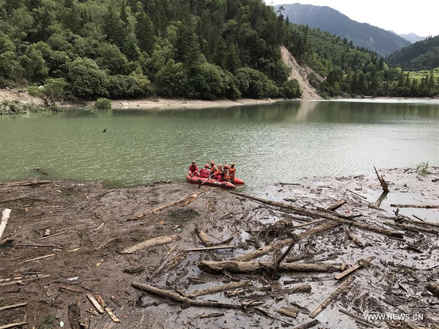 Socorristas continúan la búsqueda de sobrevivientes en Jiuzhaigou