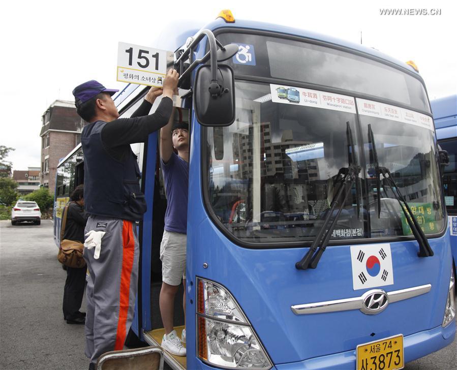 Instalan figuras de "mujeres confort" en los autobuses de Seúl