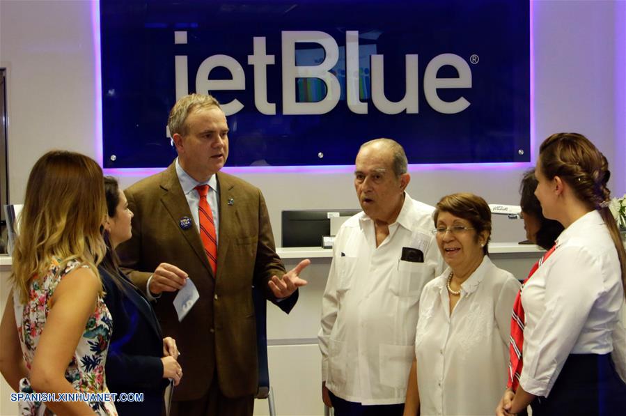 Aerolínea estadounidense abre oficina en Cuba un a?o después de histórico vuelo