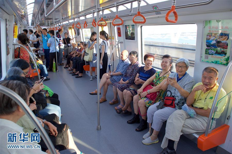 Comienzan las pruebas del metro que cruza el mar en Xiamen