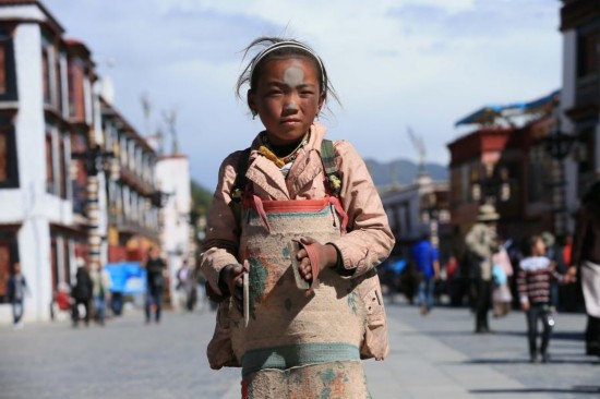 Devotos pegrinan a Lhasa, centro del budismo tibetano