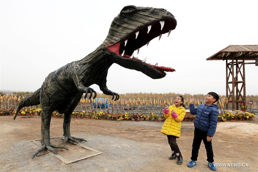 Esculturas con neumáticos desechados captan el interés en Shandong