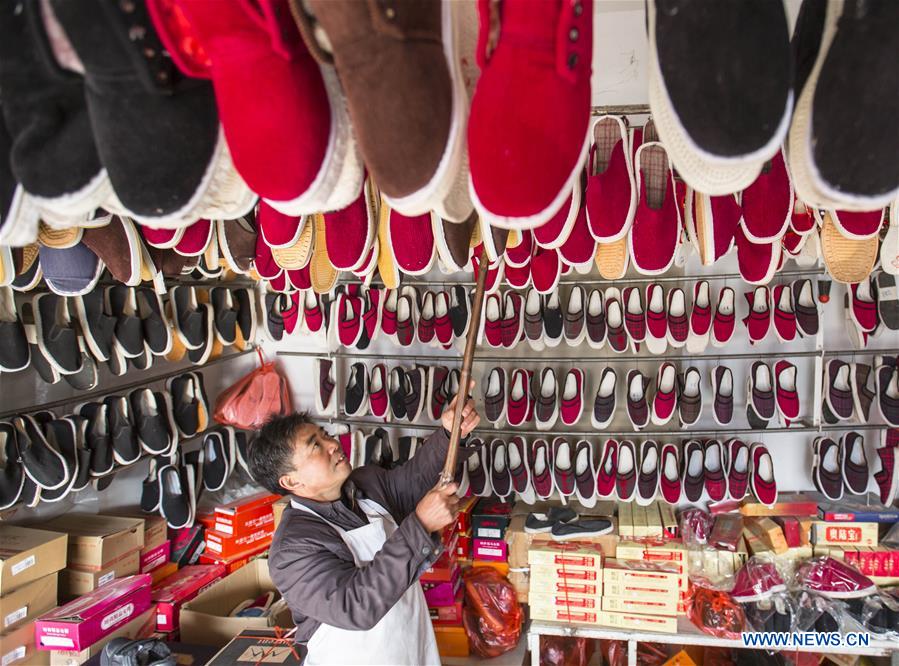 Los cómodos zapatos artesanales gozan de gran popularidad en Jiangsu