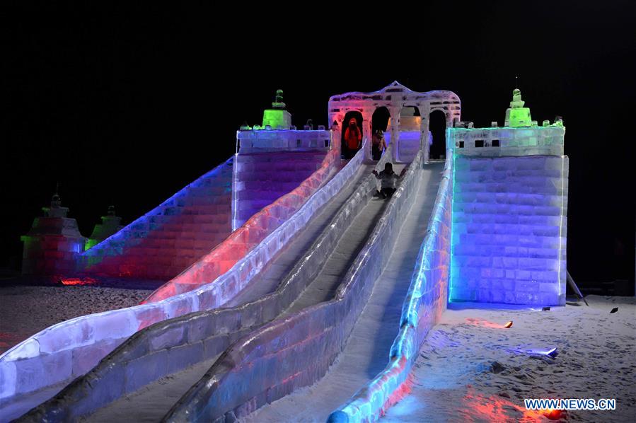 Turistas en la aldea Beiji, ubicada en Mohe, provincia de Heilongjiang, China, 29 de enero del 2018. (Foto: Wang Kai)