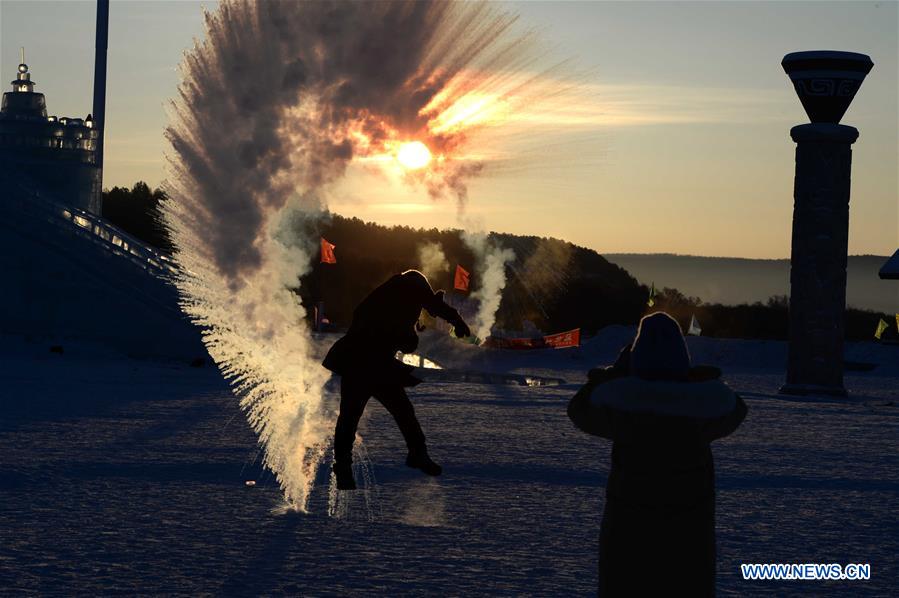 Turistas en la aldea Beiji, ubicada en Mohe, provincia de Heilongjiang, China, 30 de enero del 2018. (Foto: Wang Kai)