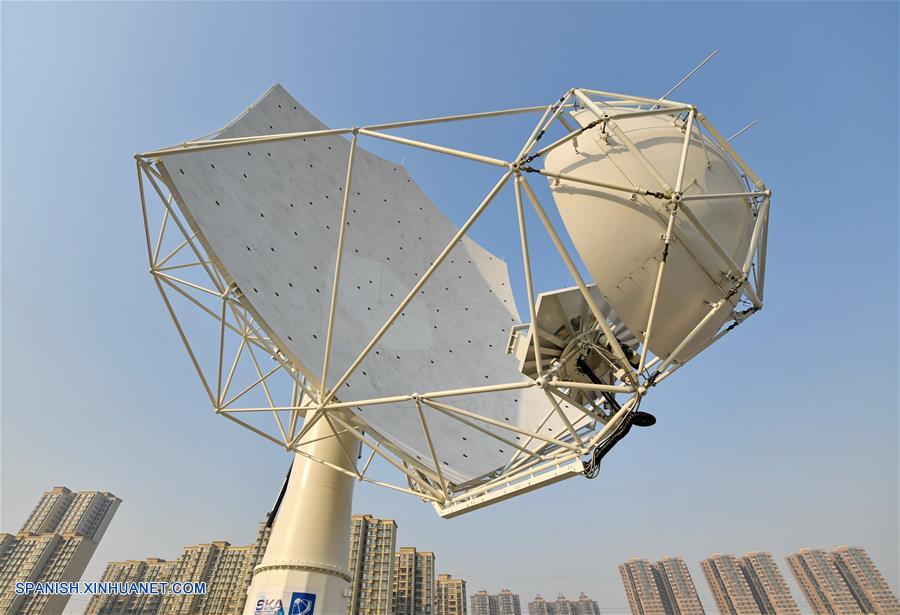 Prototipo de parabólica de supertelescopio SKA es ensamblado en China