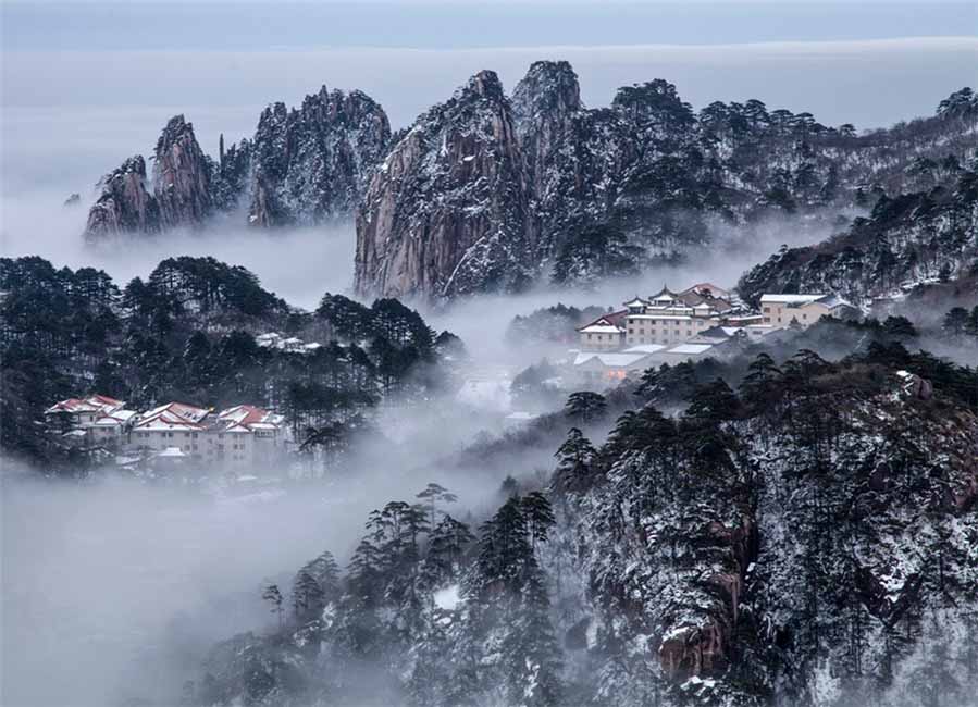 La monta?a Huangshan se asemeja a una pintura de tinta china, tomada por Wu Liang. [Foto proporcionada por photoint.net]