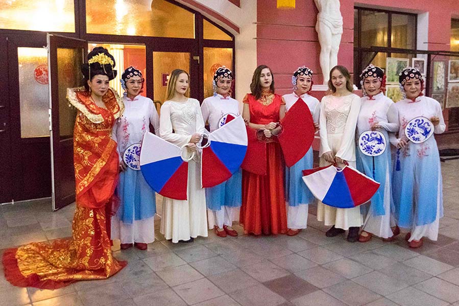 Los residentes en la ciudad Heihe, de la provincia china de Heilongjiang, y sus vecinos de la ciudad rusa Blagoveshchensk celebraron juntos el a?o nuevo chino. 