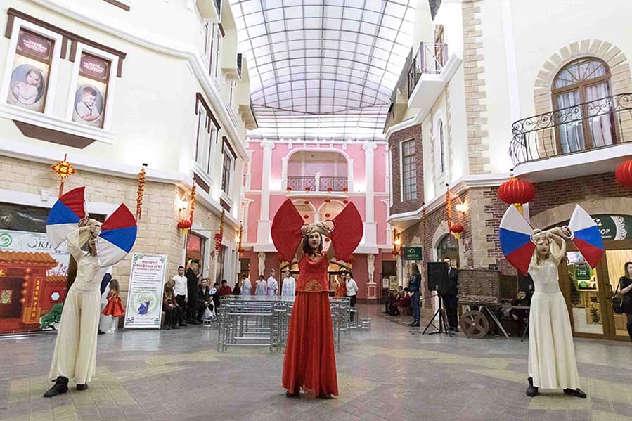 Los residentes en la ciudad Heihe, de la provincia china de Heilongjiang, y sus vecinos de la ciudad rusa Blagoveshchensk celebraron juntos el a?o nuevo chino. 