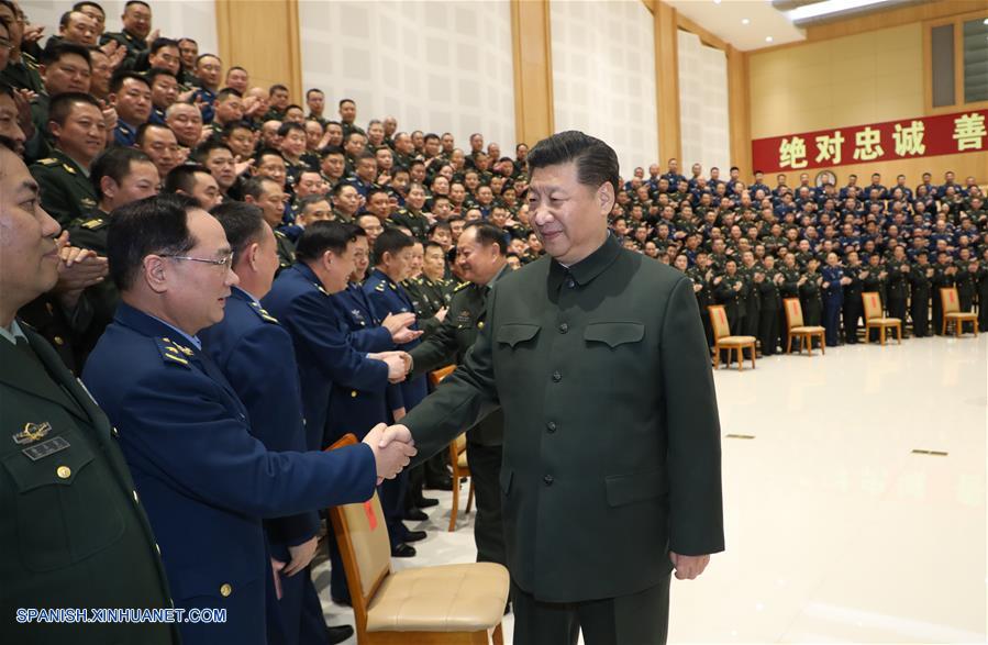 Xi visita base militar y desea felices fiestas a todos los militares