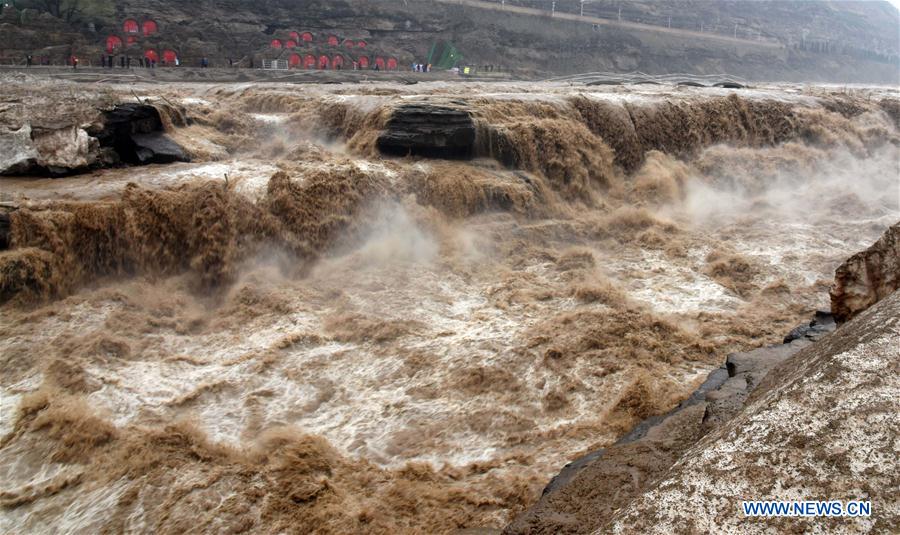 La majestuosa cascada Hukou del Río Amarillo luce sus mejores galas primaverales