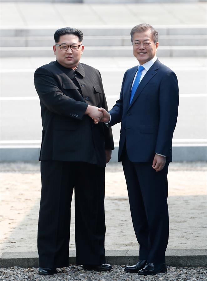 Presidente surcoreano recibe a máximo líder de RPDC después de que Kim cruzara la frontera a pie