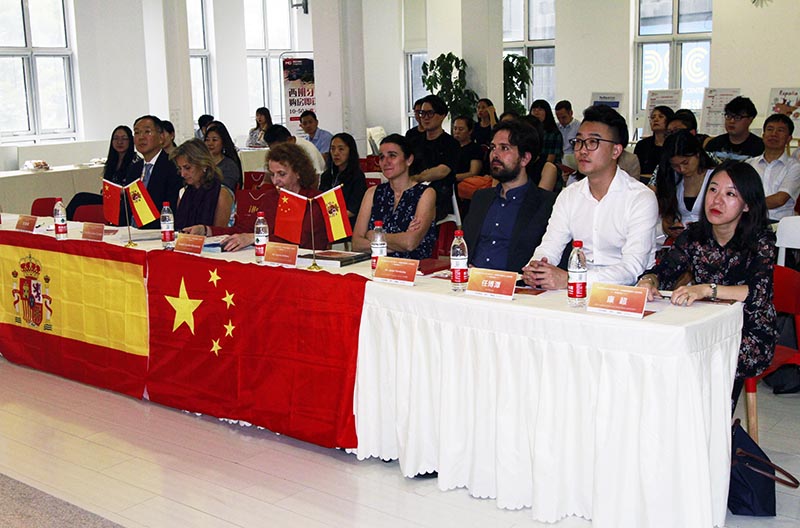 Ceremonia de entrega de la acreditación SIELE al Instituto Seredu de Espa?ol. Cada vez hay más estudiantes chinos que eligen Espa?a como destino para una experiencia educativa internacional. Beijing, 12 de junio del 2018. (Foto: YAC)