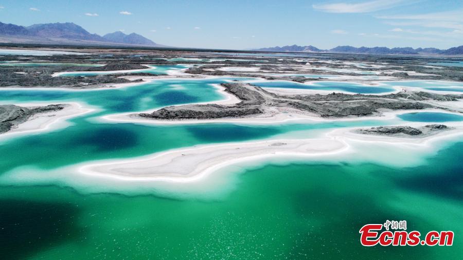 Lago Esmeralda: joya bajo el cielo azul que nace de la monta?a nevada