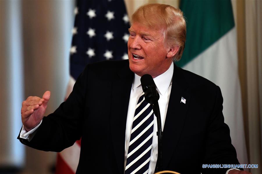 El presidente estadounidense, Donald Trump, asiste a una conferencia de prensa conjunta con el primer ministro de Italia, Giuseppe Conte en la Casa Blanca, en Washington D.C., Estados Unidos, el 30 de julio de 2018. El presidente de Estados Unidos, Donald Trump, dijo el lunes en Washington que está listo para reunirse con el presidente de Irán Hassan Rouhani sin condiciones. (Xinhua/Liu Jie)