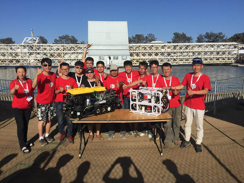 Un robot del equipo de la Universidad de Ingeniería de Harbin compite en la XXI Competición RoboSub en San Diego, California, EE.UU, el 6 de agosto de 2018. [Foto proporcionada a chinadaily.com.cn]