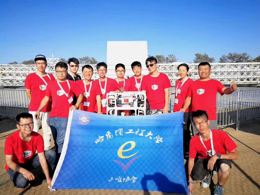 Un robot del equipo de la Universidad de Ingeniería de Harbin compite en la XXI Competición RoboSub en San Diego, California, EE.UU, el 6 de agosto de 2018. [Foto proporcionada a chinadaily.com.cn]