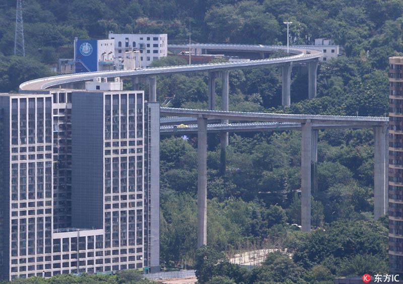 Finaliza la construcción de un paso elevado a 72 metros de altura en Chongqing