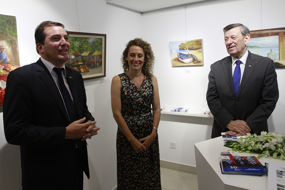 Alejandra Estévez inaugura en Beijing sus “Postales orientales”