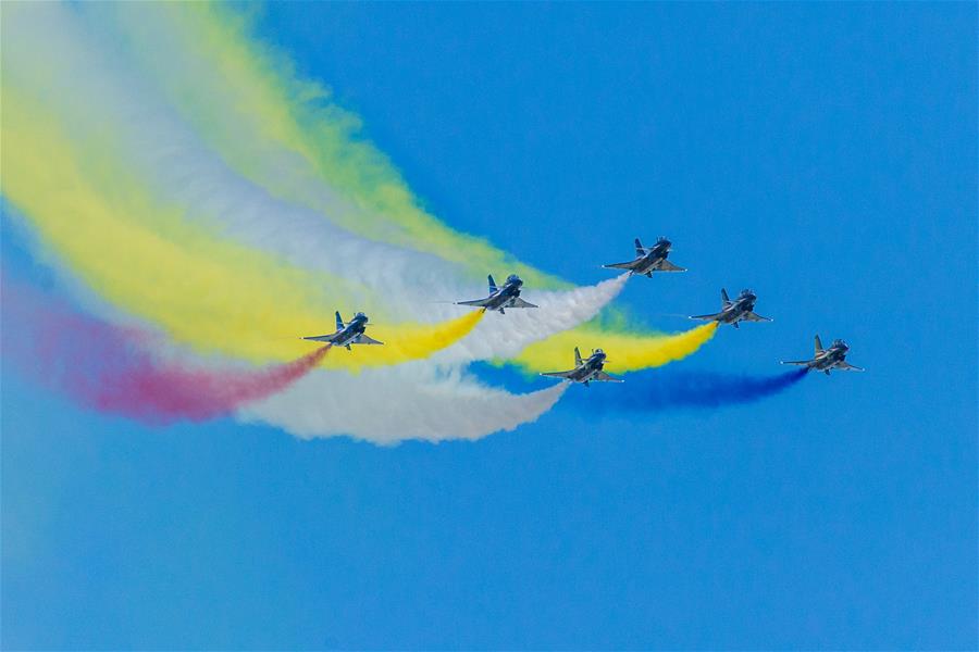 El equipo Primero de agosto de la Fuerza Aérea del EPL se presenta en el Foro Militar y Técnico Internacional del Ejército de 2018