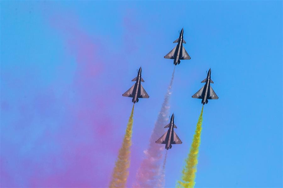 El equipo Primero de agosto de la Fuerza Aérea del EPL se presenta en el Foro Militar y Técnico Internacional del Ejército de 2018